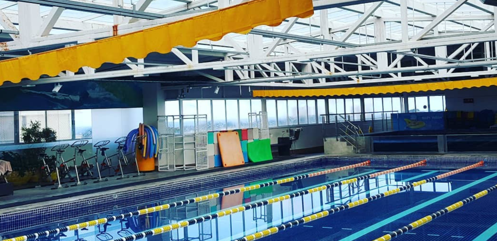 Construção de galpão e piscina